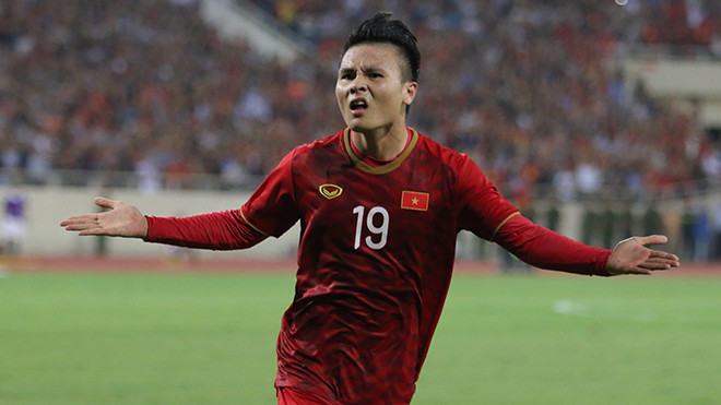 Cuối tuần qua, trong trận đấu giữa Hà Nội FC và B. Bình Dương, Quang Hải lại tiếp tục bị chỉ trích khi có hành động chỉ tay, dằn mặt đối với nhân viên khiêng cáng. Hải "con" cho rằng nhân viên phụ vụ trên sân Gò Đậu có hành động xúc phạm với đồng đội của anh.