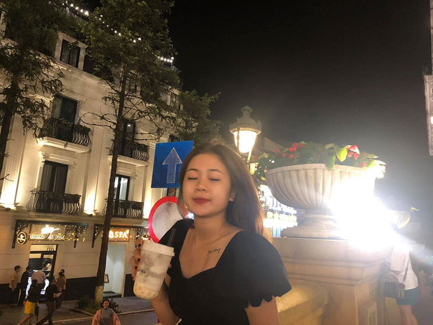 Chia sẻ về hoàn cảnh ra đời "thảm họa" nhờ chụp ảnh hộ, chủ bài đăng cho biết mình vừa đi Sapa hồi đầu tháng 7 vừa qua cùng với gia đình gồm 6 người.