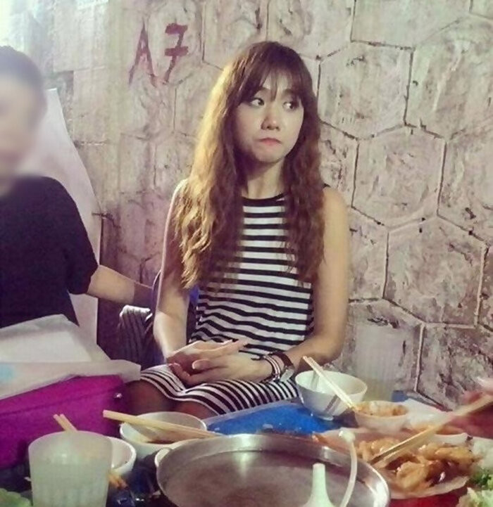 Hari Won được khen đáng yêu với gương mặt bầu bĩnh, làn da trắng. Trông bà xã Trấn Thành lúc này còn hack tuổi hơn cả những hình ảnh được chụp khi trang điểm chỉn chu.