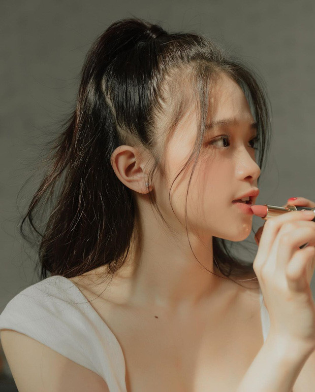 Sau khi toàn bộ bộ ảnh của Linh Ka và Jun Vũ chụp chung với nhau lên sóng. Rất nhiều nhận xét về nhan sắc được dân mạng đưa ra.