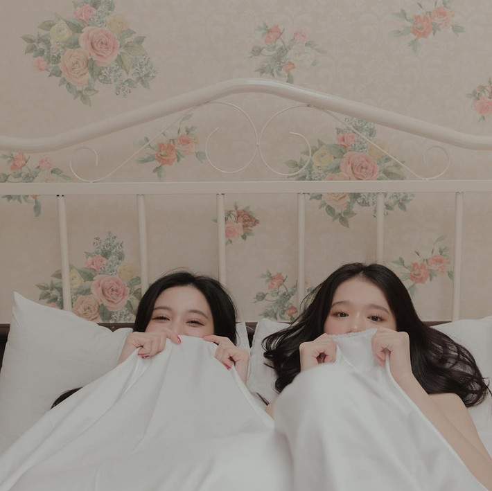 Sự kết hợp giữa 2 bóng hồng của làng hot girl Việt là Linh Ka và Jun Vũ trong bộ ảnh chung đã mang đến rất nhiều điều thú vị cho người hâm mộ.