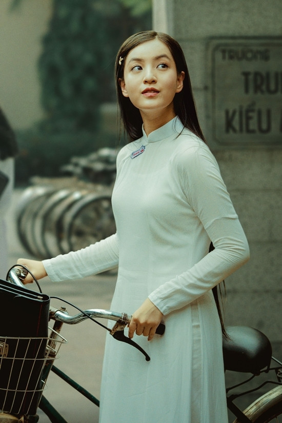 Hot girl 10X - Nguyễn Lâm Thảo Tâm gây ấn tượng trong phim Mắt biếc với vẻ ngoài mộc mạc, thùy mị khi khoác lên mình tà áo dài đồng phục.