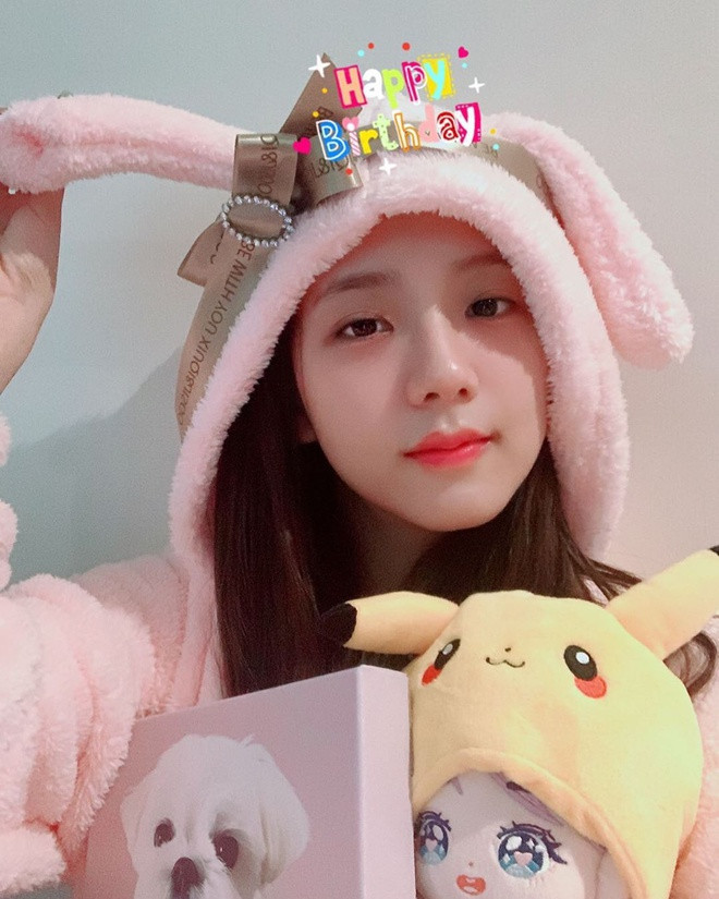 Việc các thành viên nhóm nhạc nổi tiếng Black Pink bị đối xử bất công gây tranh cãi thời gian qua. Mới đây, trang Nate của Hàn Quốc tiếp tục chỉ ra những bằng chứng khẳng định Jisoo bị hắt hủi, lép vế so với các mảnh ghép còn lại trong nhóm.