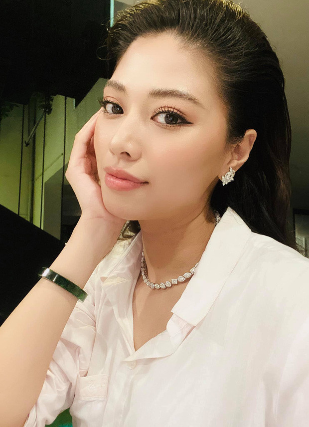 Theo thời gian, Ngọc Trinh ngày càng sắc sảo với khí chất trưởng thành.