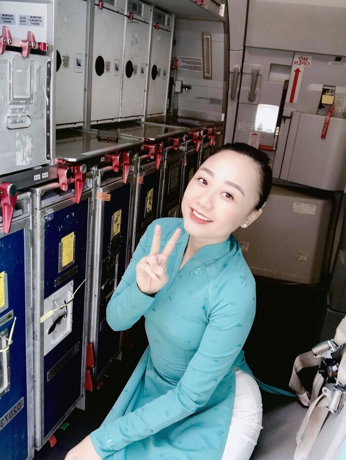 Bích Hường "ghi điểm" với làn da trắng, khuôn miệng xinh, đặc biệt là vòng eo 56 khiến hội chị em phải "ghen tị".