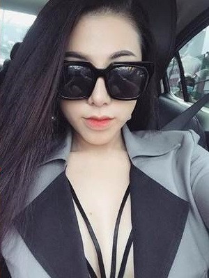 Cuộc sống hiện tại của Thanh Nhan có lẽ là điều mà rất nhiều người quan tâm. Sau những chỉ trích về gu ăn mặc táo bạo, cô giáo trẻ chứng minh bản lĩnh của bản thân dập tắt những lời lẽ phản cảm.