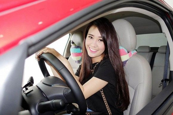 Tên tuổi của Ngọc Thảo được biết đến nhiều nhất khi cô tham gia sitcom "Tiệm Bánh Hoàng Tử Bé" và "VLog Thích Ăn Phở". Cô nàng là một trong những nữ nghệ sĩ hoạt động vô cùng chăm chỉ, tích cực tham gia đóng phim, làm mẫu ảnh, đến nay hot girl 9X cũng đã sở hữu khối tài sản "không phải dạng vừa" và đặc biệt vẫn chưa hề thấy dấu hiệu gì là chuẩn bị lấy chồng.