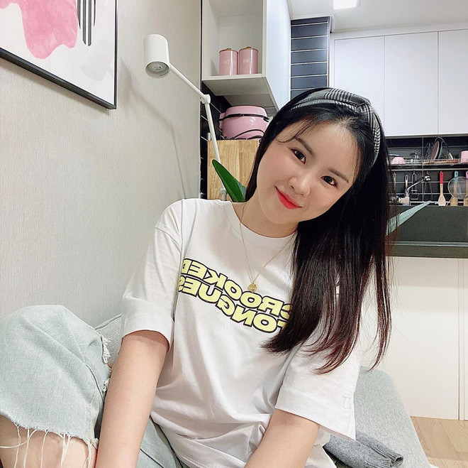 Thay vì bận tâm việc chưa yêu ai, ngày nay, càng nhiều bạn trẻ thờ ơ với chuyện hẹn hò. Ví dụ điển hình là nữ Youtuber Hàn Quốc - Kim Hyeri.