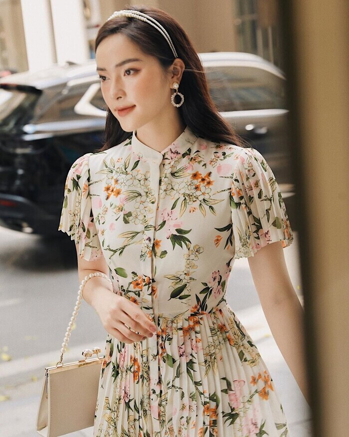 Diệu Linh sinh năm 1998, là hotgirl - người mẫu lookbook đình đám tại Hà thành.