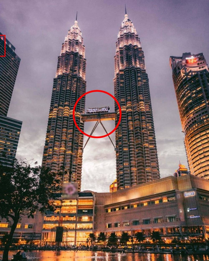 Sau đó quay trở về Malaysia chụp ảnh "khó đỡ" cùng tháp đôi Petronas.