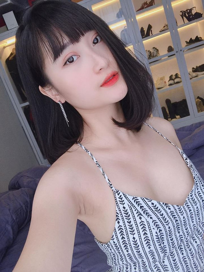 Thùy Dương và Huy Hùng cũng chính là cặp đôi được mong đợi tổ chức hôn lễ nhất trong làng bóng đá Việt vì mối tình bên nhau bền bỉ, dài lâu.