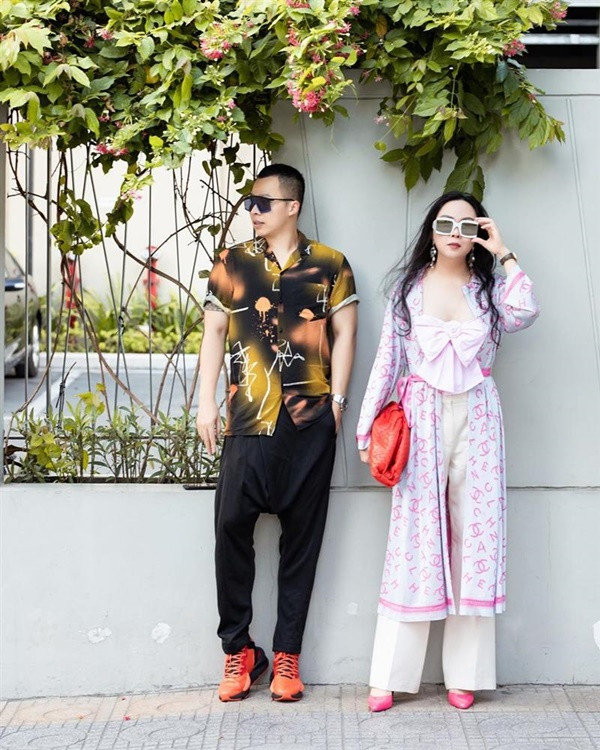 Nhiều người cho rằng, có lẽ khi ông trùm người đẹp Vũ Khắc Tiệp đăng tải hình ảnh đã phải trải qua 7749 lần chỉnh sửa nhưng Ngọc Trinh thì không.
