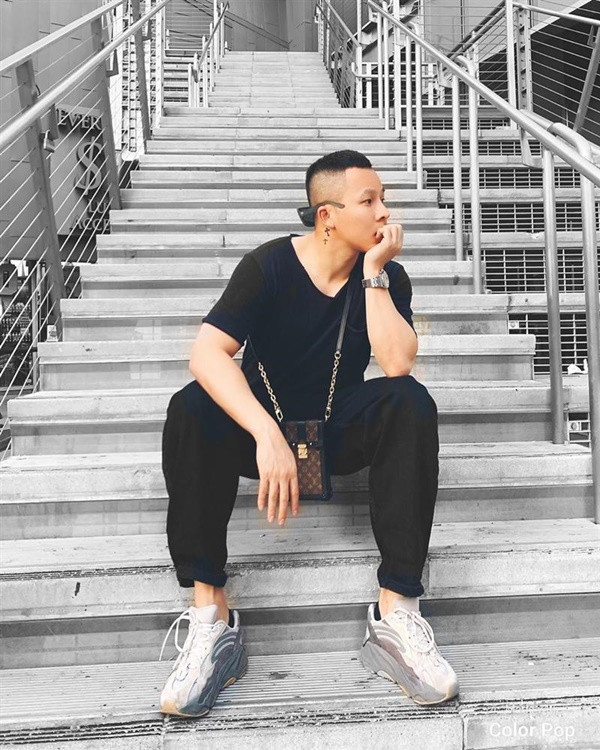 Cùng với đó là góc nghiêng thần thánh như nam thần của Vũ Khắc Tiệp cũng biến mất tăm khiến CĐM ngỡ ngàng.