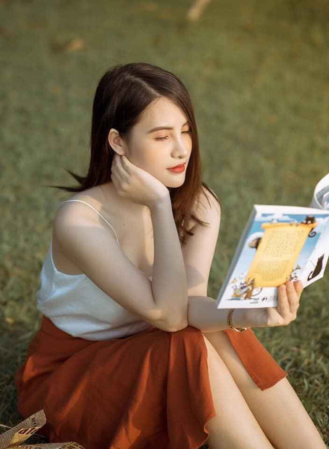 Trước những lời khen ngợi dành nhan sắc của mình, Thùy Linh từng chia sẻ: "Thực ra mình cũng không bất ngờ lắm vì đây không phải là lần đầu tiên những hình ảnh của mình được các bạn sinh viên đăng tải trên mạng xã hội. Mình cũng thấy cũng rất vui vì được sinh viên yêu quý và hợp tác. Các bạn có hợp tác thì mình mới có động lực giảng dạy được".