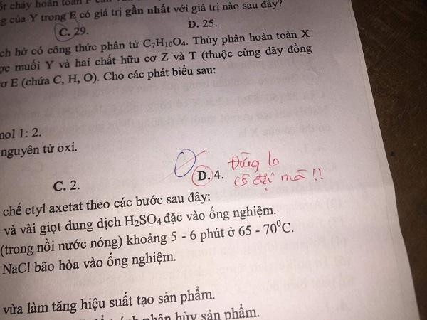 Trên các diễn đàn mạng gần đây liên tục lan truyền những lời phê bài kiểm tra của giáo viên vô cùng hài hước khiến người xem ôm bụng cười. Trong khi đó, một số khác nhớ lại thời còn cắp sách tới trường..