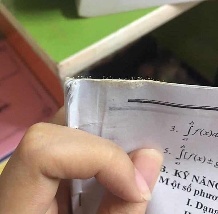 Cũng như nhiều quốc gia khác, Việt Nam đang trong chuỗi dài ngày nghỉ chống dịch COVID-19 và được ví như kì nghỉ "Tết Âm lịch" kéo dài. Đặc biệt, các bạn học sinh, sinh viên đã ở nhà đến tận 2 tháng liền.