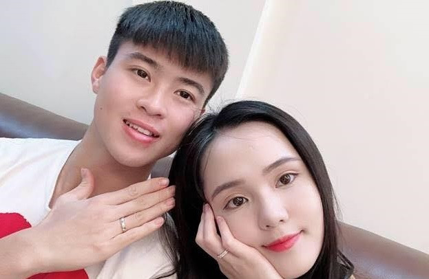 Vì không muốn vợ phải xa nhà đẻ nên Duy Mạnh đã quyết định mua căn nhà gần với bố mẹ vợ.
