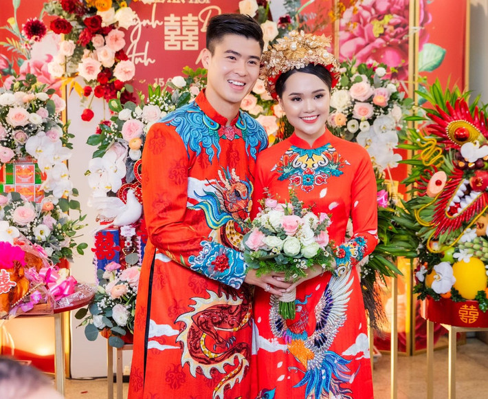 Sau 3 năm mặn nồng yêu nhau, Duy Mạnh và Quỳnh Anh đã về chung một nhà vào ngày 9/2 vừa qua. Sau khi đám cưới được tổ chức, cặp đôi người đẹp - cầu thủ này liên tục khiến nhiều người phải nhắc đến với vô vàn những câu chuyện liên quan.