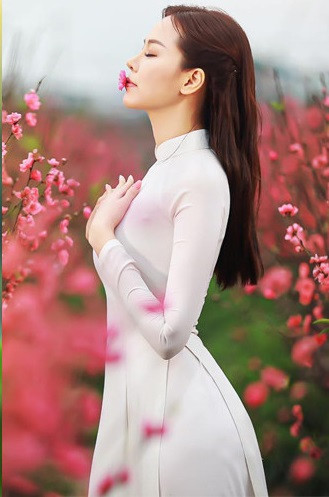 Cụ thể, người đẹp quê gốc Bắc Ninh chia sẻ: "Binh đoàn chăm sóc rất nhiệt tình, dễ thương vô cùng. Chế độ chăm sóc rất tốt, tốt tới mức tôi lên 2kg đây này, trong khi trước khi về nước, tôi đã chuẩn bị tâm lý sẽ giảm được khoảng 2 cân trong thời gian cách ly. Ai dè lại ngược lại chứ".