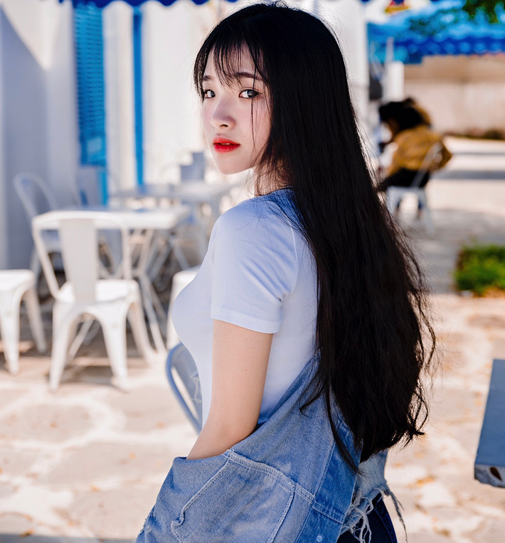 Ngoài ra, Bảo Trân còn thử sức với công việc “tay trái” là người mẫu ảnh tự do.