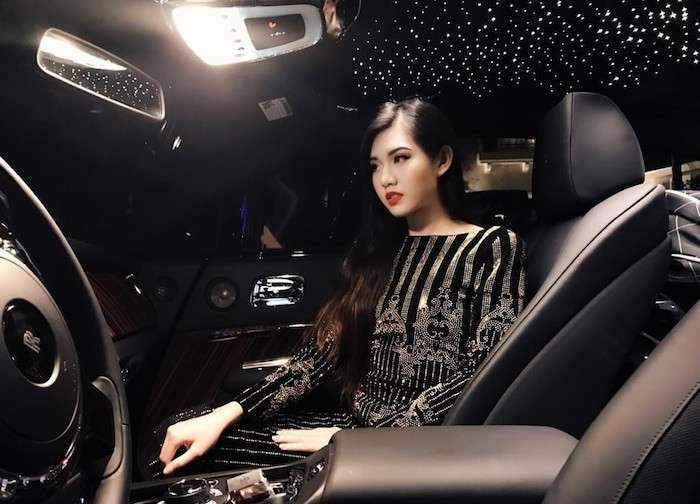 Tuy bận rộn với công việc kinh doanh và chăm sóc gia đình nhưng Tiểu Giang vẫn giữ được vóc đang thon gọn nhờ duy trì chế độ ăn uống, tập thể dục hợp lý khiến bao người phải ngưỡng mộ.