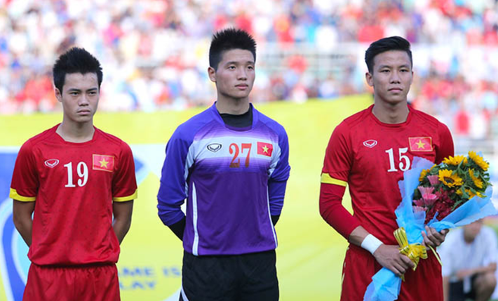 Thất bại nhiều hơn thành công nhưng năm 2015, đội tuyển Việt Nam cũng để lại nhiều cảm xúc với người hâm mộ như việc Công Phượng và lứa cầu thủ HAGL JMG được bầu Đức đôn lên thi đấu ở V.League đã tạo nên cơn sốt với bóng đá cả nước.