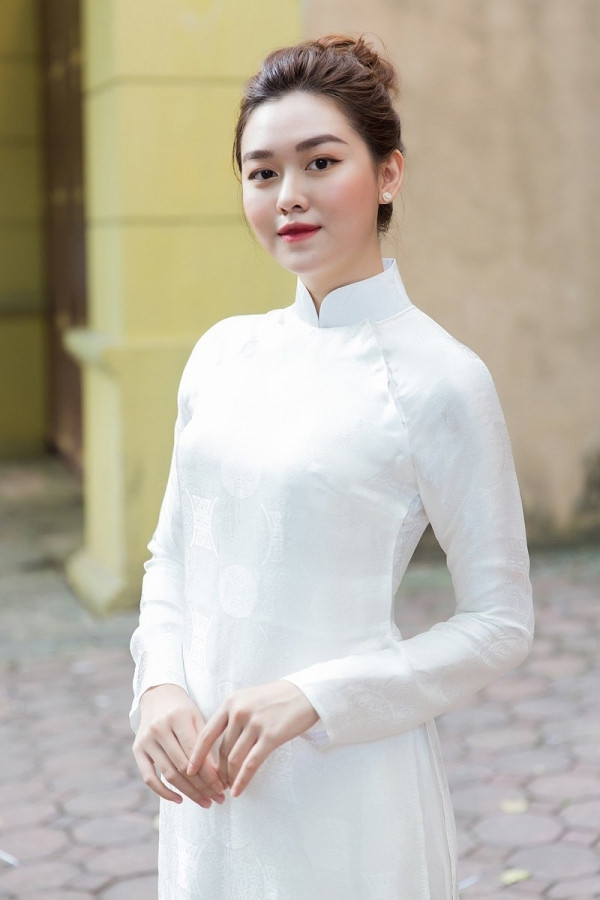 Từ khi còn ngồi trên ghế nhà trường, Tường San đã là mẫu ảnh có tiếng trong giới trẻ Hà Thành.