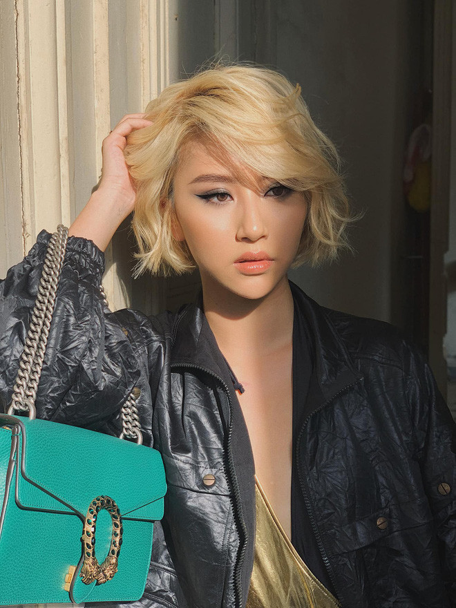 Bên cạnh đó, hot girl trường Phan Đình Phùng còn là một fashionista, beauty blogger, MC, người mẫu nổi tiếng.