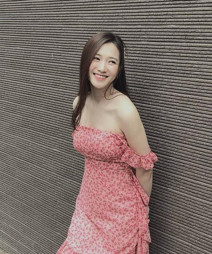 Dù không hoạt động nghệ thuật nhưng cựu gái xinh trường THPT Phan Đình Phùng vẫn nghiễm nhiên được dân tình follow rần rần.