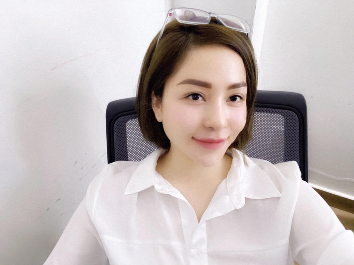 Trâm Anh từng tham gia chương trình Nóng cùng World Cup và được chú ý với gương mặt xinh như búp bê. Kế đó, cô nàng đồng ý hẹn hò cùng Pew Pew và nhận được nhiều sự quan tâm.