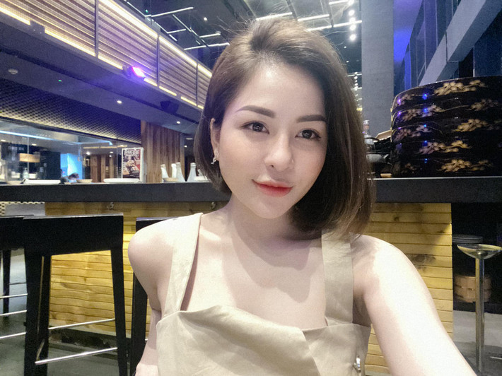 Dân mạng cũng tỏ ra khá bất ngờ với tài nữ công gia chánh của Trâm Anh. Cô liên tục đổi món, cả món Âu lẫn món Á, còn làm cả Vlog hướng dẫn nấu nướng cho người hâm mộ...