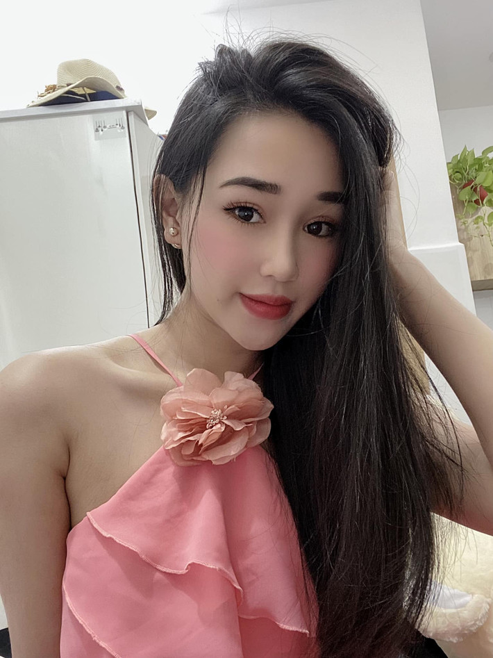 Được biết, bạn gái của Tấn Tài tên Hiếu, cùng quê với hậu vệ U22 Việt Nam.