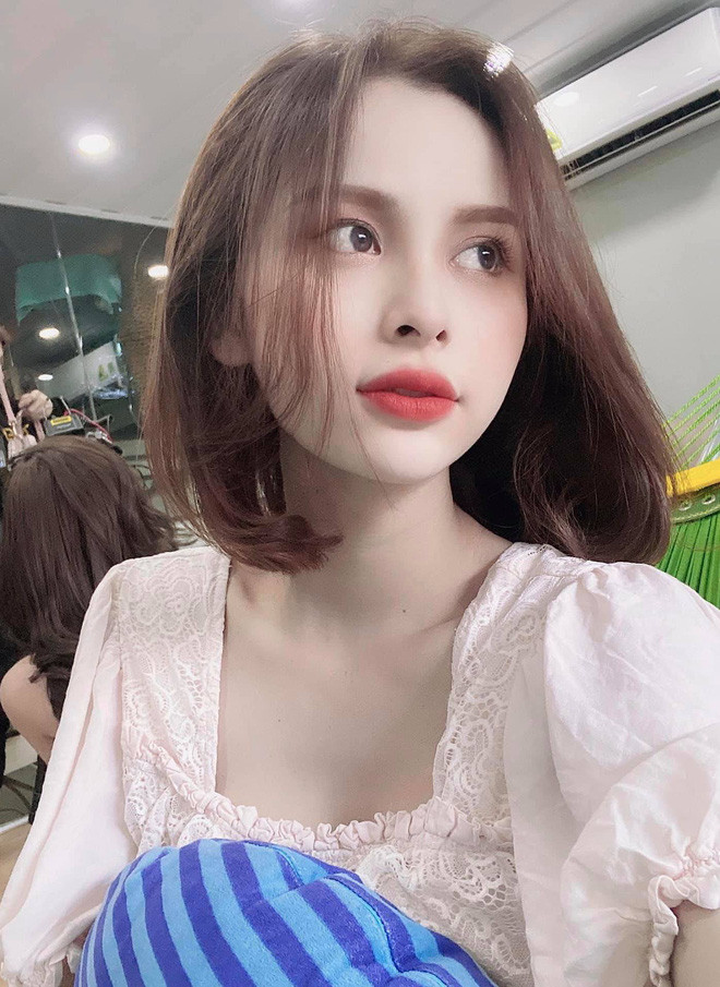Mái tóc dài thướt tha, gương mặt nữ tính, thần thái đỉnh cao của Tường Vi tất cả đều xứng đáng nhận điểm 10.
