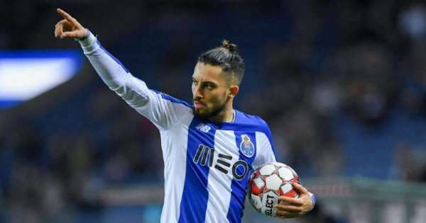 Chuyển nhượng cầu thủ mới nhất từ nhà báo Fabrizio Romano đưa tin, MU và Porto đã đạt thỏa thuận chuyển nhượng hậu vệ Alex Telles. Đội bóng nước Anh phải chi 20 triệu euro cho ngôi sao người Brazil của Porto. Thông báo chính thức sẽ được MU đưa ra, sau khi Telles hoàn tất thủ tục kiểm tra y tế.