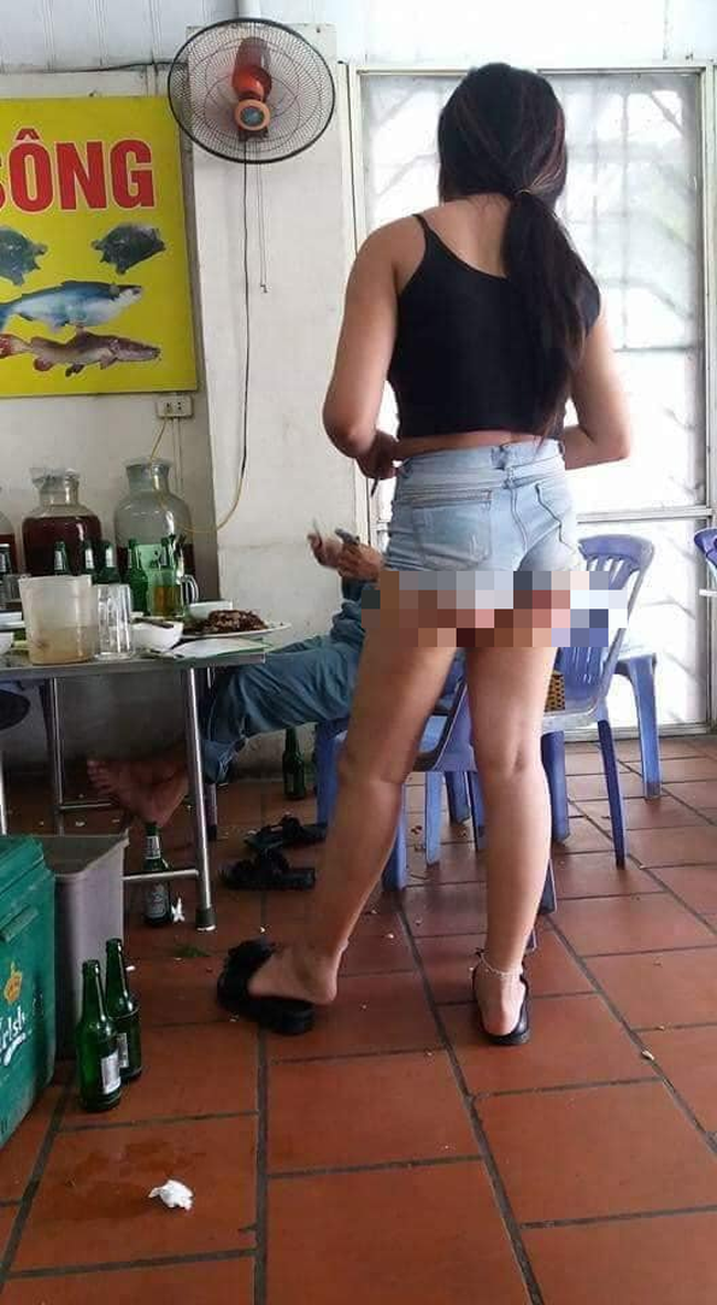Chỉ một chút ăn mặc hớ hênh, hội chị em khiến những người xung quanh phải đỏ mặt mà quay đi
