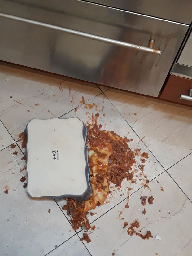Vừa đăng hình khoe món ăn vừa nấu, 1 phút sau thảm họa đã xảy ra.