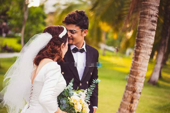 Dù ít xuất hiện trong những drama như cặp đôi Hoa Cương - Thu Sao nhưng mọi lời nói, hành động của chú rể người Pakistan vẫn dễ dàng thu hút sự chú ý.