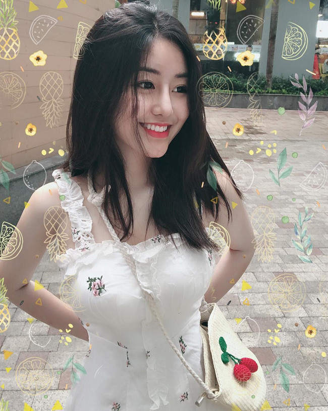 Ngọc Trân từng xuất hiện trên báo Trung và báo Hàn.