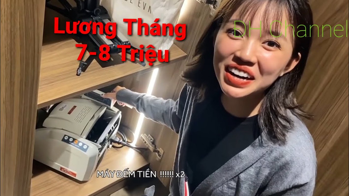 Theo giải thích của Độ Mixi trên stream của mình, anh chàng cho biết máy đếm tiền là món quà mà anh em trong team Refund Gaming tặng cho anh trong ngày sinh nhật.