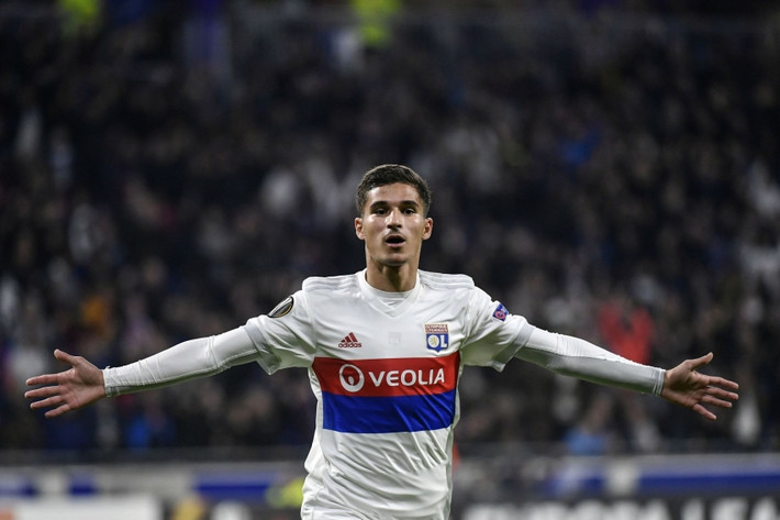 Theo Telefoot, chủ tịch câu lạc bộ Lyon, ông Jean-Michel Aulas có những tuyên bố đầy thẳng thắn rằng, đội bóng của ông sẽ đóng cửa thị trường chuyển nhượng từ sau ngày 2/10. Thông báo trên đồng nghĩa với việc, Arsenal chỉ còn 2 ngày để hoàn tất thương vụ của Houssem Aouar. Ảnh: Telefoot