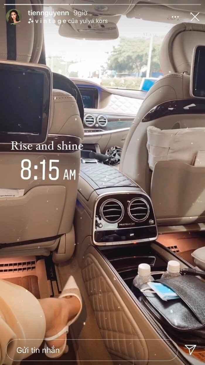 Theo những gì đăng tải, chiếc xe của siêu rich kid Tiên Nguyễn có nội thất sang trọng, không gian rộng rãi với tông màu kem trang nhã.