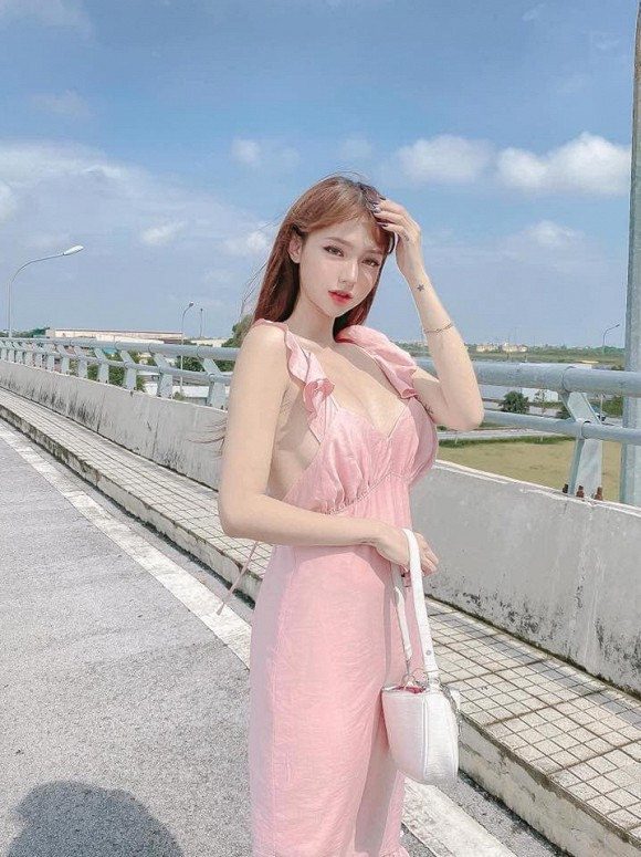 Thậm chí, nhiều người còn thừa nhận rằng ấn tượng đầu tiên mà cô gái này mang lại đó là gương mặt hao hao giống các hot girl Đài Loan.