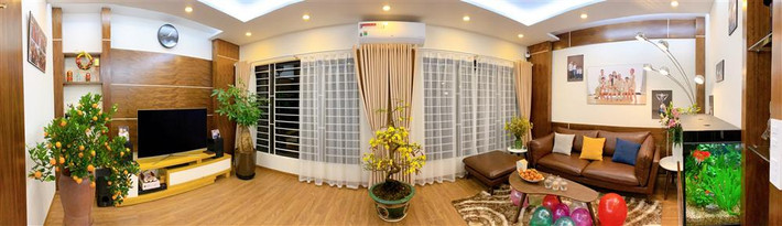 "Tết len lỏi vào từng góc nhỏ của tổ ấm. Xinh lắm ý, yêu lắm ý. Làm lụng chăm chỉ suốt năm chỉ để mấy ngày Tết được thảnh thơi chăm chút từng cái lá, từng bông hoa... Cuộc đời vẫn đẹp sao”...ông giáo nhỉ?", dòng tâm sự của Hoàng Linh kèm theo rất nhiều ảnh về ngôi nhà mới.