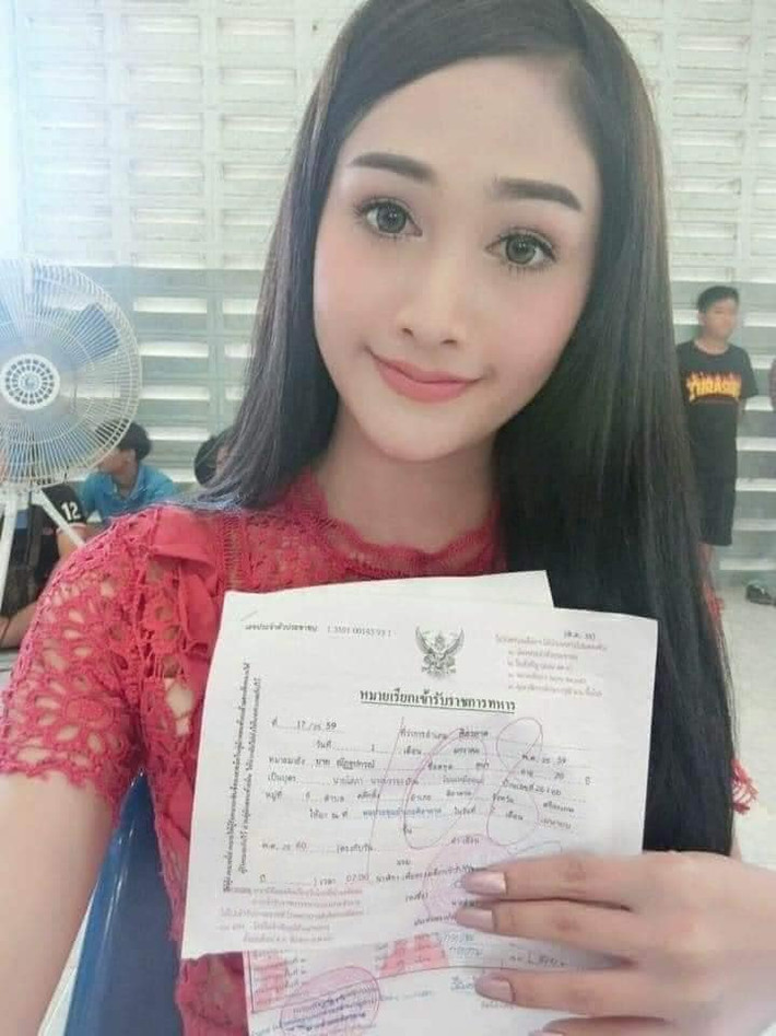 Sau khi những bức ảnh các người đẹp đi khám nghĩa vụ quân sự được đăng tải, nhiều cư dân mạng vô cùng ngạc nhiên và cảm thấy thích thú.