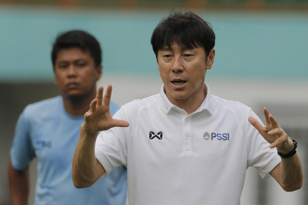 LĐBĐ Indonesia không công bố mức giảm cụ thể đối với HLV Shin Tae-yong. Nhưng trong một động thái khác, lãnh PSSI thống nhất được với các CLB tại Liga 1 và Liga 2 về việc được phép giảm tối đa 75% lương của các cầu thủ, trong giai đoạn từ tháng 3 đến tháng 6 năm nay.