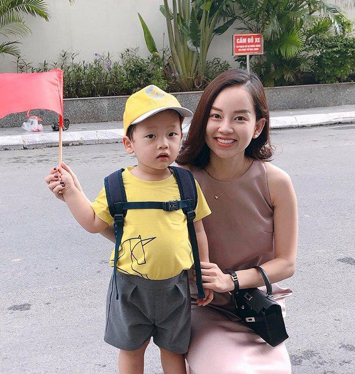 Nếu là tín đồ sành điệu, không khó nhận ra chúng đến từ các thương hiệu nổi tiếng như Dior, Gucci, Louis Vuitton... đang được Ly Kute đang sở hữu.