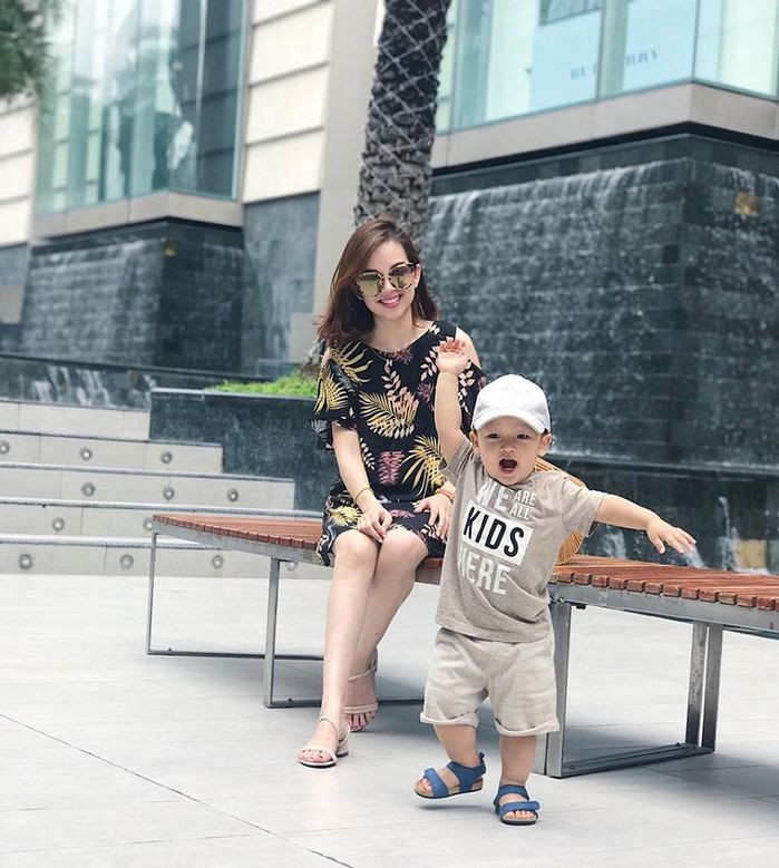 Trước đó, Ly Kute từng khiến bao người ngưỡng mộ khi khoe hình ảnh về ngôi nhà 2 mẹ con đang ở. Được biết, căn hộ này do cô nàng hot girl này tự tay thiết kế và chọn mua nội thất.