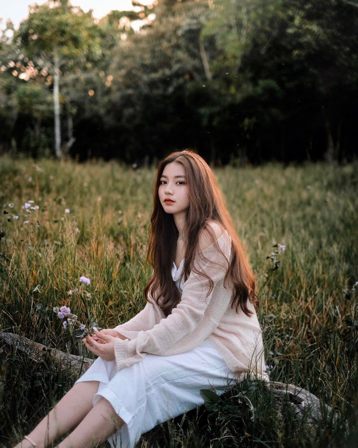 Hot girl Sài thành tên Bâu sở hữu số lượng người follow đáng ngưỡng mộ: 385.000 người với nhiều kênh bán hàng online cũng có lượng follow cao ngất ngưỡng.