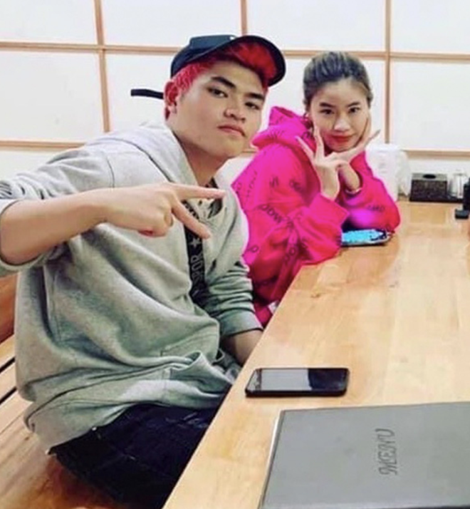 Nhưng cư dân mạng làm gì bỏ qua, ngay trong ngày 20/10, đồng loạt các group "thị phi" trên Facebook đã đăng loạt ảnh tình tứ của Pháo và Tez. Nhiều người công khai chỉ trích, cho rằng cô nàng gốc Tuyên Quang là Tuesday phá hoại mối quan hệ của nam đồng nghiệp với bạn gái.