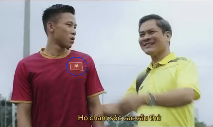 Sau khi được lên sóng, đoạn clip quảng cáo của cầu thủ Quế Ngọc Hải cho một nhãn hàng bị mổ xẻ kĩ lưỡng. Từng chi tiết nhỏ trong sản phẩm truyền thông này được dân tình soi ra và nó khiến NHM phải phẫn nộ khi xem.